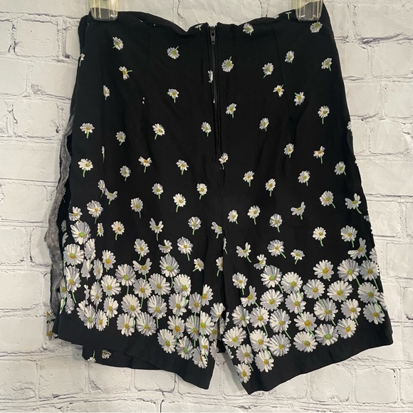 Black & White Daisy Skort - Picture 5 of 6